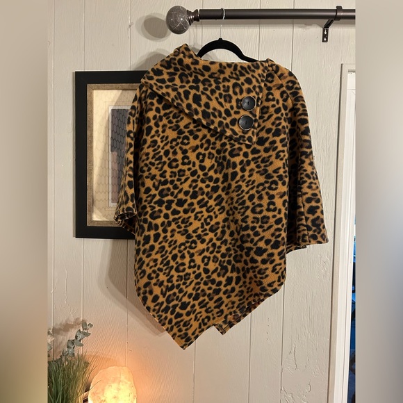 Cheetah designed Poncho (OS) - Picture 1 of 7